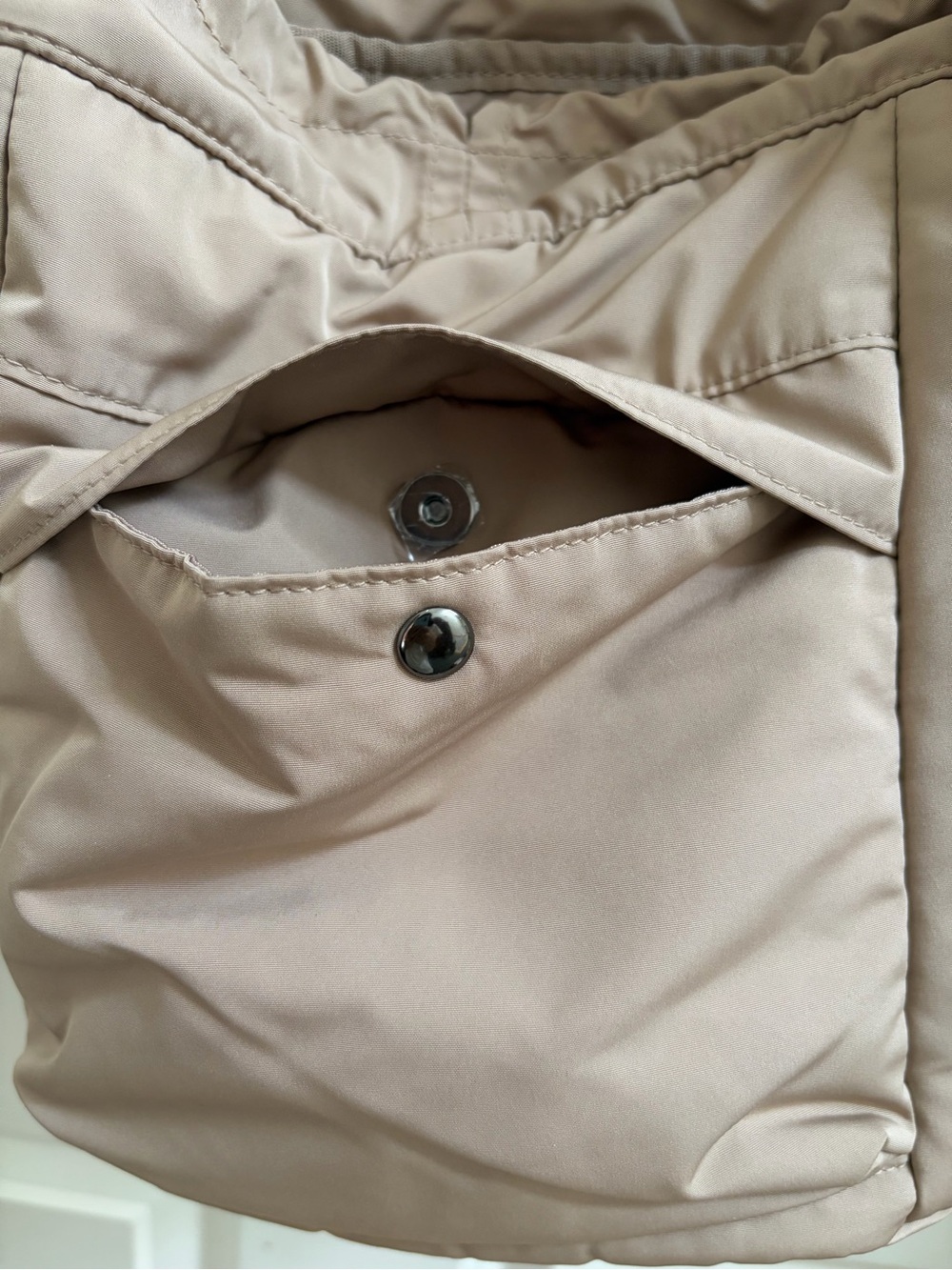 Uniqlo Taupe Drawstring Crossbody Bag - Picture 7 of 8